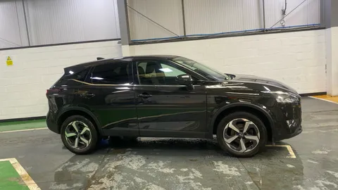 NISSAN QASHQAI 1.3 DiG-T MH N-Connecta
