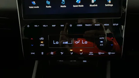 HYUNDAI TUCSON 1.6 TGDi 48V MHD SE Connect 2WD DCT