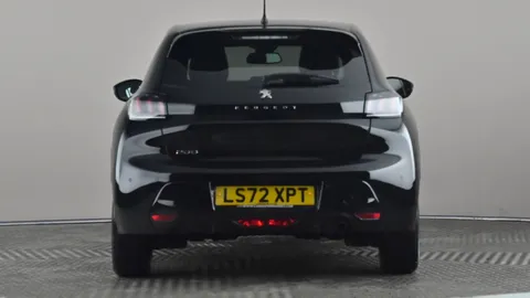 PEUGEOT 208 1.2 PureTech 100 Allure Premium + EAT8