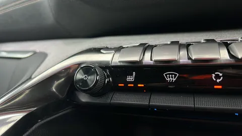 PEUGEOT 3008 1.6 Hybrid4 300 GT e-EAT8