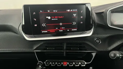 PEUGEOT 2008 1.2 PureTech 130 Allure Premium+ EAT8