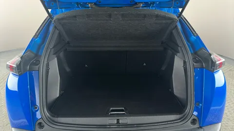 PEUGEOT 2008 1.2 PureTech 130 Allure Premium+ EAT8