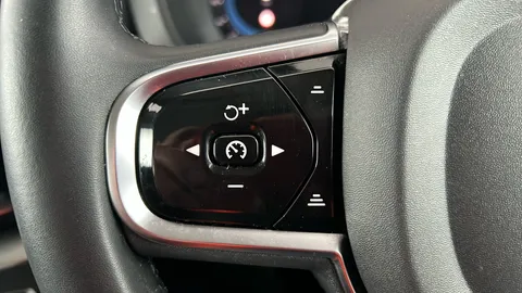 VOLVO XC60 2.0 T6 [350] RC PHEV Plus Dark AWD Geartronic