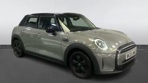 Mini Hatchback 1.5 Cooper Classic Auto [Comfort/Nav Pack]