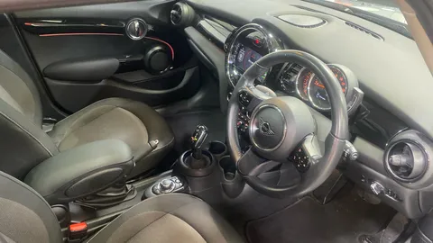 Mini Hatchback 1.5 Cooper Classic Auto [Comfort/Nav Pack]