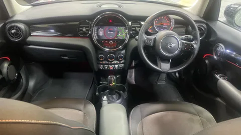 Mini Hatchback 1.5 Cooper Classic Auto [Comfort/Nav Pack]