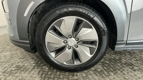 HYUNDAI KONA 150kW Premium SE 64kWh Auto