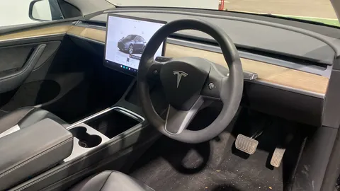 TESLA MODEL Y RWD Auto