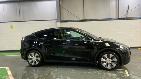 TESLA MODEL Y RWD Auto