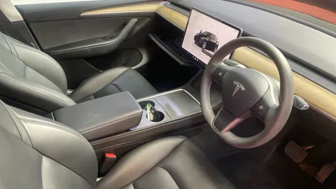 TESLA MODEL Y RWD Auto