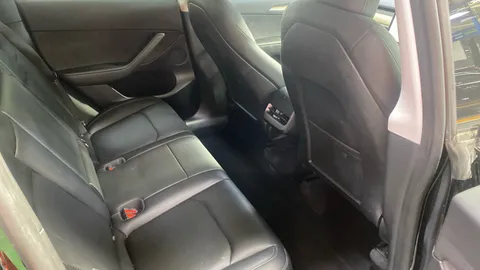 TESLA MODEL Y RWD Auto