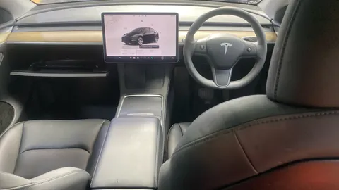 TESLA MODEL Y RWD Auto