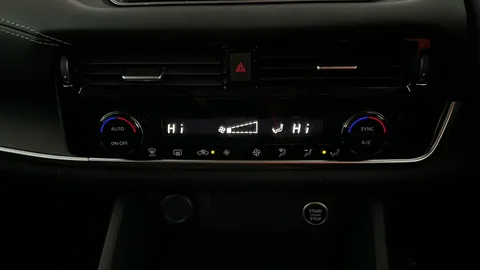 NISSAN QASHQAI 1.3 DiG-T MH Acenta Premium