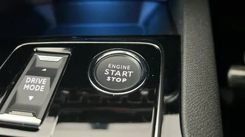 PEUGEOT 3008 1.2 Hybrid 136 GT e-DSC6