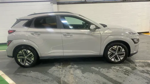 HYUNDAI KONA 150kW Premium 64kWh Auto
