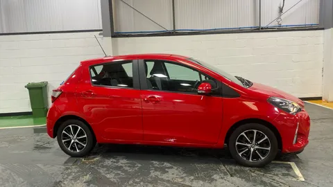 TOYOTA YARIS 1.5 VVT-i Icon Tech