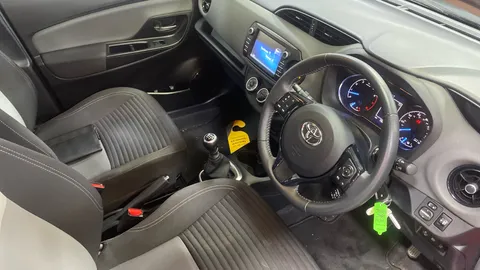 TOYOTA YARIS 1.5 VVT-i Icon Tech