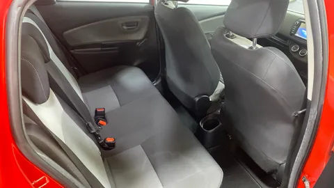TOYOTA YARIS 1.5 VVT-i Icon Tech