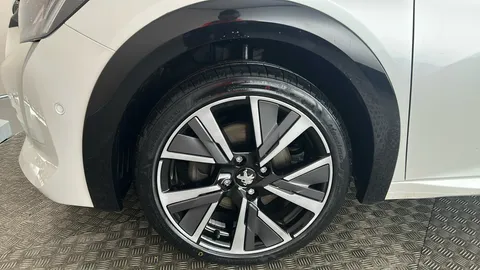 PEUGEOT 208 1.2 PureTech 100 GT