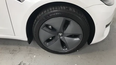 TESLA MODEL 3 Standard Plus Auto