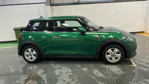 MINI HATCHBACK 1.5 Cooper Classic Premium Auto