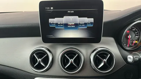 MERCEDES-BENZ GLA GLA 180 Urban Edition Auto