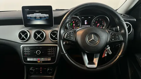 MERCEDES-BENZ GLA GLA 180 Urban Edition Auto