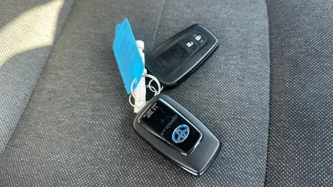 TOYOTA COROLLA 1.8 VVT-i Hybrid Design CVT