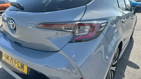 TOYOTA COROLLA 1.8 VVT-i Hybrid Design CVT