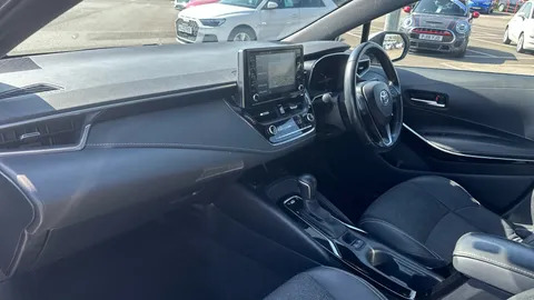 TOYOTA COROLLA 1.8 VVT-i Hybrid Design CVT