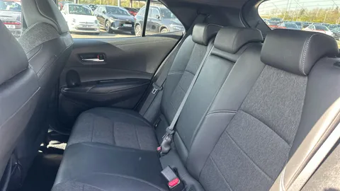 TOYOTA COROLLA 1.8 VVT-i Hybrid Design CVT