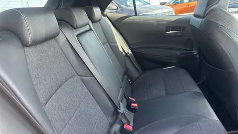 TOYOTA COROLLA 1.8 VVT-i Hybrid Design CVT