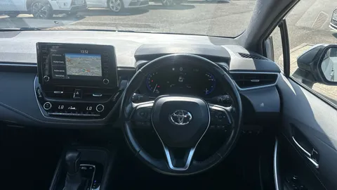 TOYOTA COROLLA 1.8 VVT-i Hybrid Design CVT