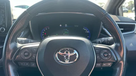 TOYOTA COROLLA 1.8 VVT-i Hybrid Design CVT