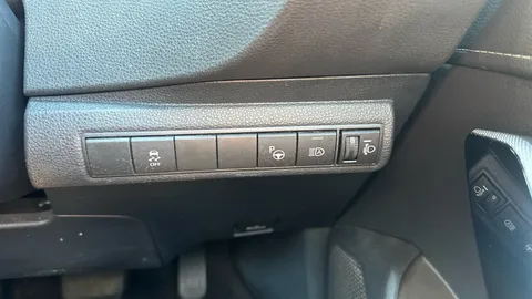 TOYOTA COROLLA 1.8 VVT-i Hybrid Design CVT