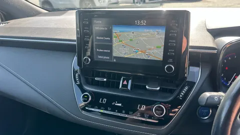 TOYOTA COROLLA 1.8 VVT-i Hybrid Design CVT