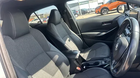 TOYOTA COROLLA 1.8 VVT-i Hybrid Design CVT