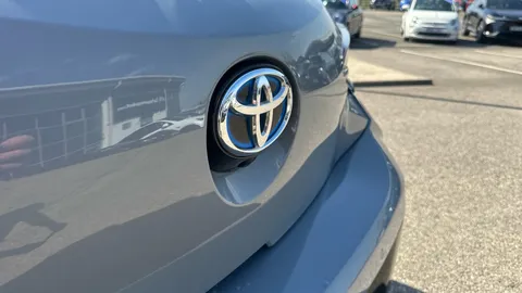 TOYOTA COROLLA 1.8 VVT-i Hybrid Design CVT