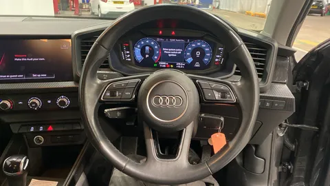 AUDI A1 30 TFSI 110 Technik S Tronic