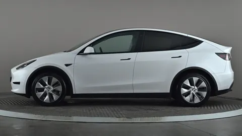 TESLA MODEL Y RWD Auto