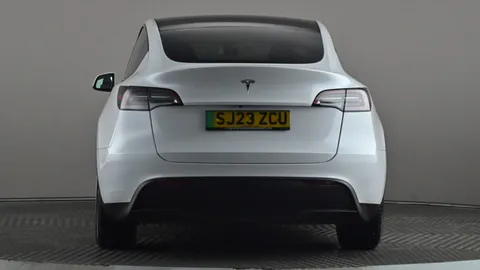 TESLA MODEL Y RWD Auto