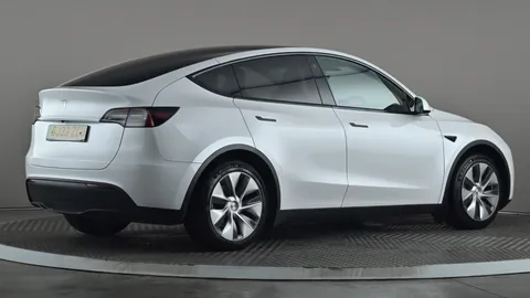 TESLA MODEL Y RWD Auto