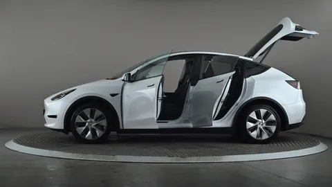 TESLA MODEL Y RWD Auto