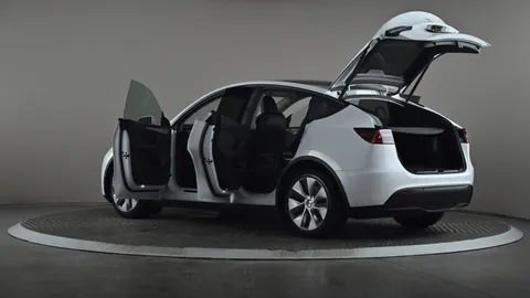 TESLA MODEL Y RWD Auto