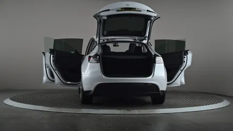 TESLA MODEL Y RWD Auto