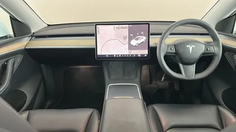 TESLA MODEL Y RWD Auto