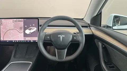 TESLA MODEL Y RWD Auto