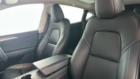 TESLA MODEL Y RWD Auto