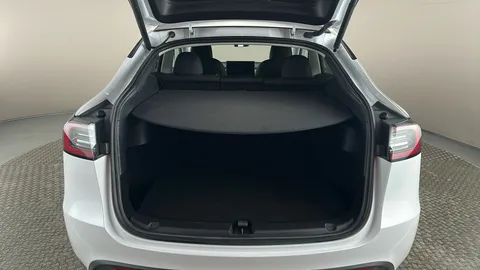 TESLA MODEL Y RWD Auto