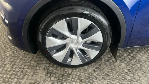 TESLA MODEL Y Long Range AWD Auto